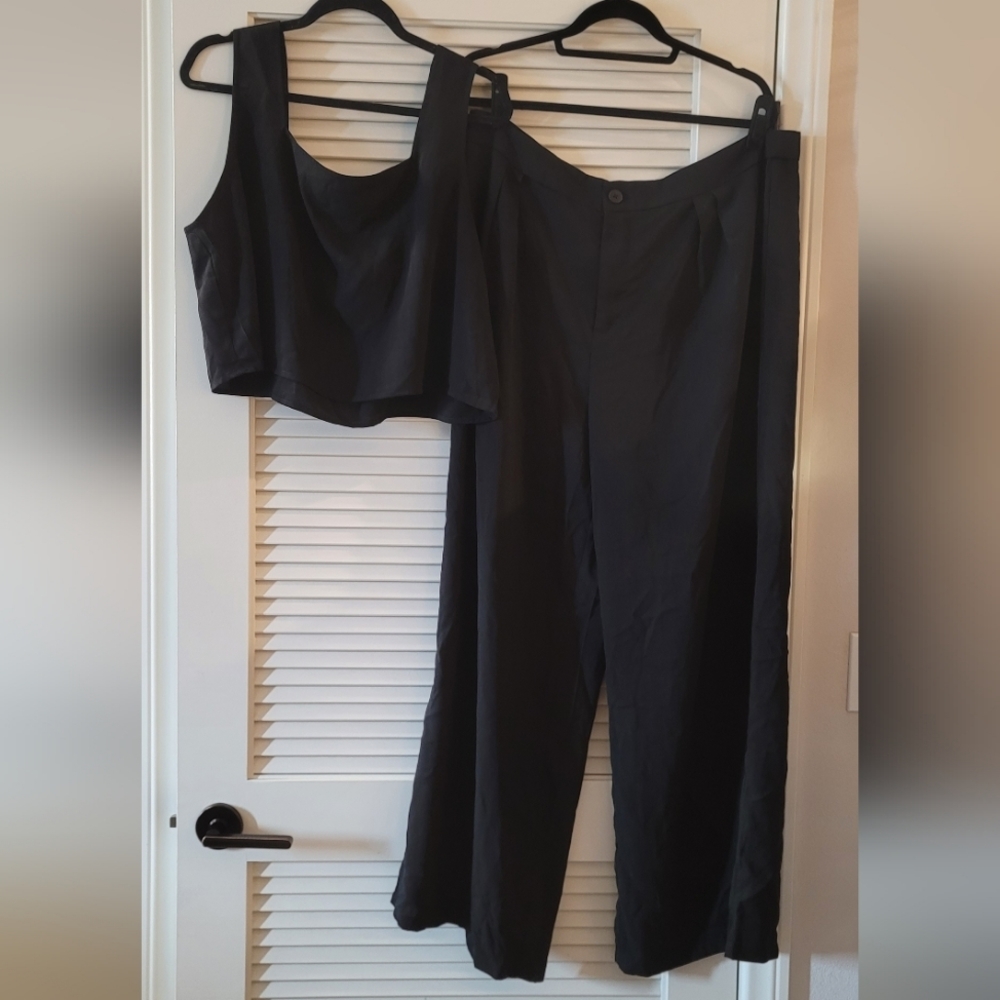 SHEIN - (Plus-Size) Black Sleeveless Crop Top & Pants Set